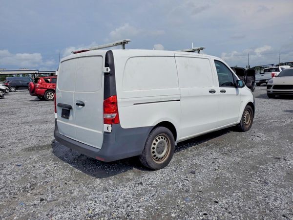 2017 MERCEDES-BENZ METRIS