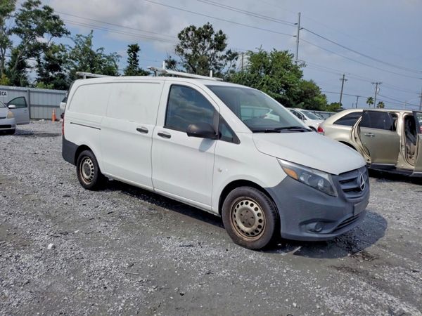 2017 MERCEDES-BENZ METRIS