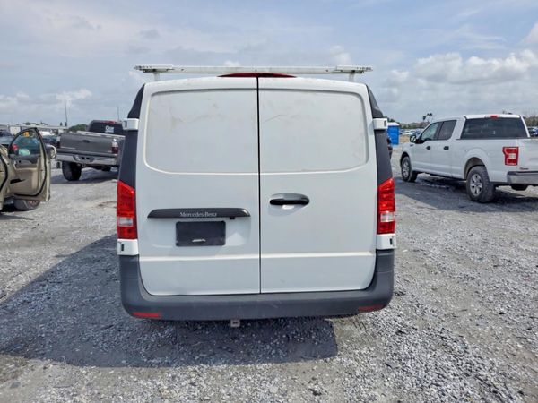 2017 MERCEDES-BENZ METRIS