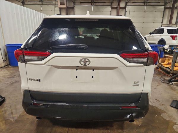 2020 TOYOTA RAV4 LE