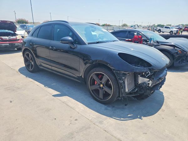 2017 PORSCHE MACAN
