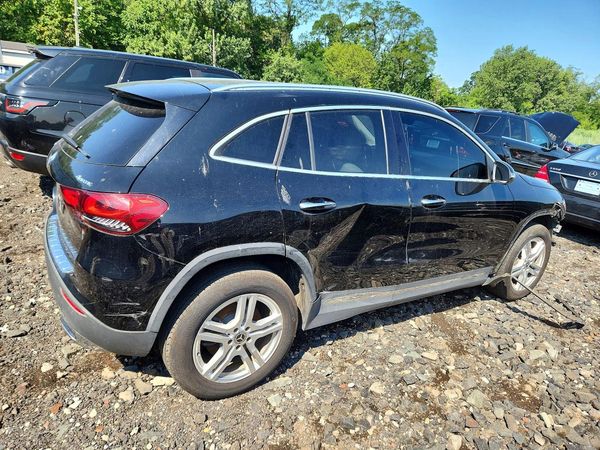 2021 MERCEDES-BENZ GLA