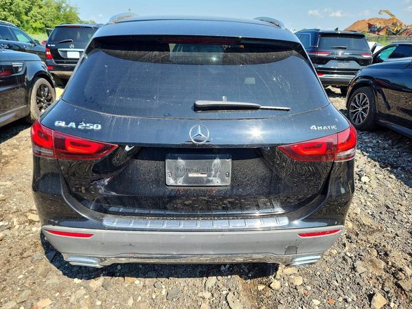 2021 MERCEDES-BENZ GLA