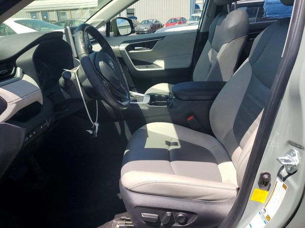 2019 TOYOTA RAV4 XLE Premium