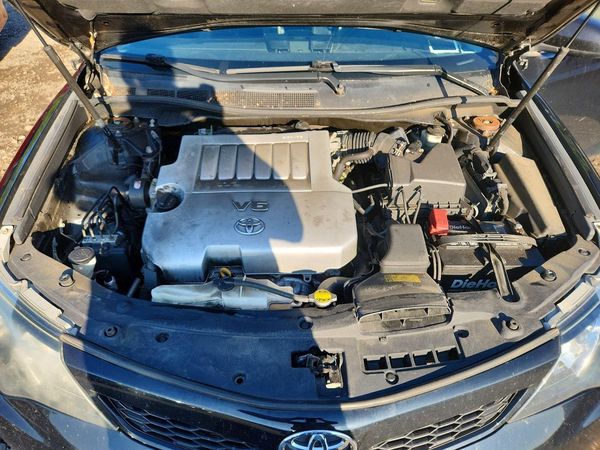 2012 TOYOTA CAMRY — Engine bay