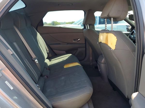 2024 HYUNDAI ELANTRA