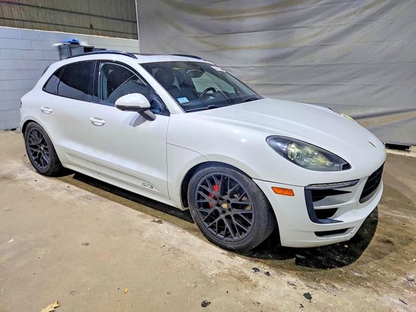 2017 PORSCHE MACAN