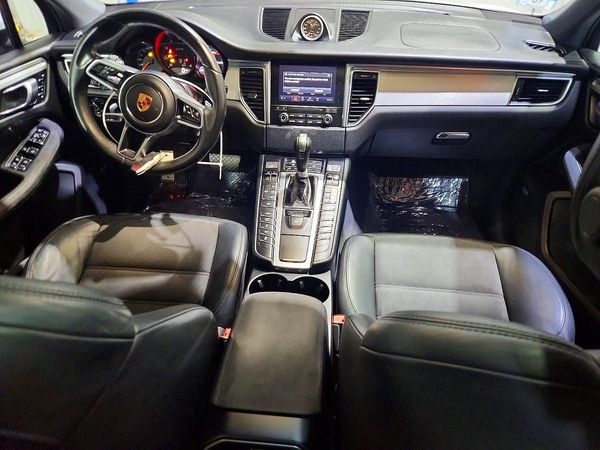 2017 PORSCHE MACAN