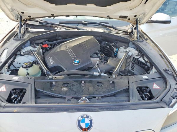 2016 BMW 5 SERIES — Engine bay