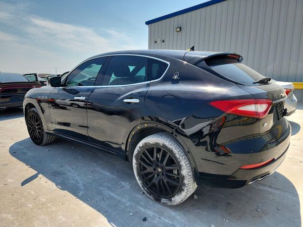 2018 MASERATI LEVANTE Luxury