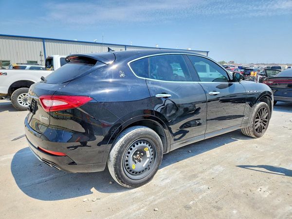 2018 MASERATI LEVANTE Luxury
