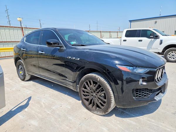 2018 MASERATI LEVANTE Luxury