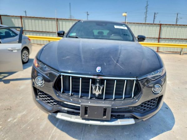 2018 MASERATI LEVANTE Luxury