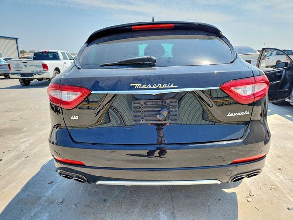 2018 MASERATI LEVANTE Luxury