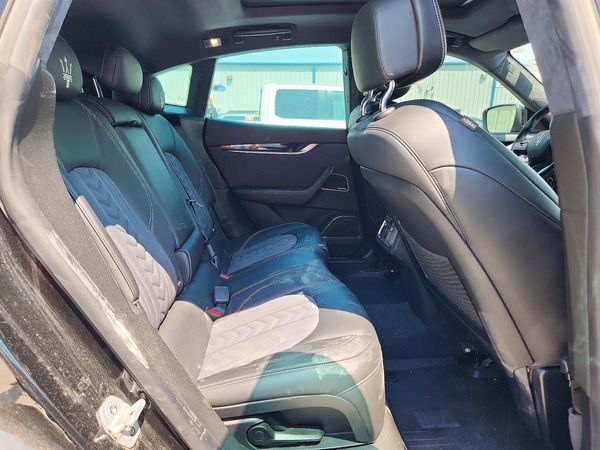 2018 MASERATI LEVANTE Luxury