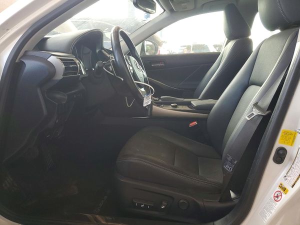 2016 LEXUS IS 200t