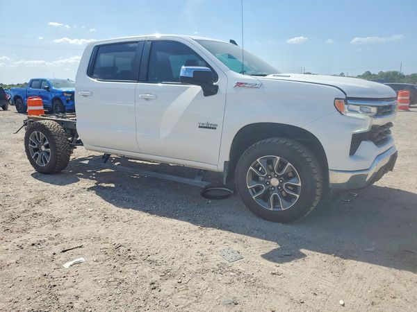 2025 CHEVROLET SILVERADO LT — Passenger 3/4