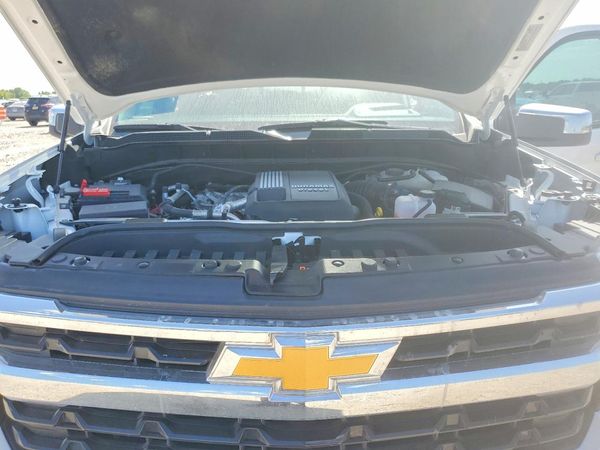 2025 CHEVROLET SILVERADO LT — Engine bay