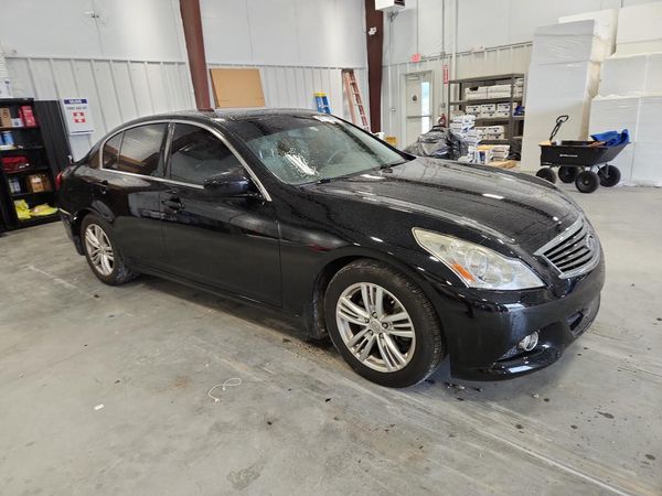 2013 INFINITI G37