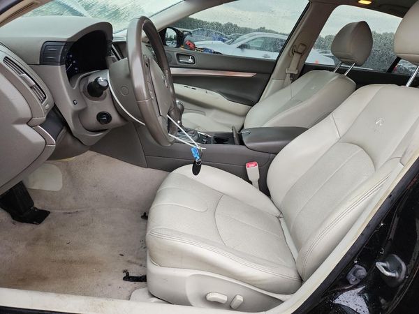 2013 INFINITI G37