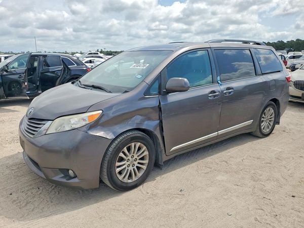 2016 TOYOTA SIENNA
