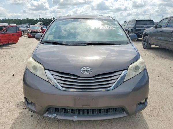2016 TOYOTA SIENNA