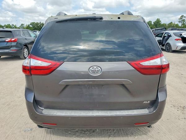 2016 TOYOTA SIENNA