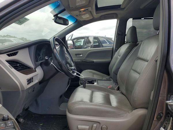 2016 TOYOTA SIENNA