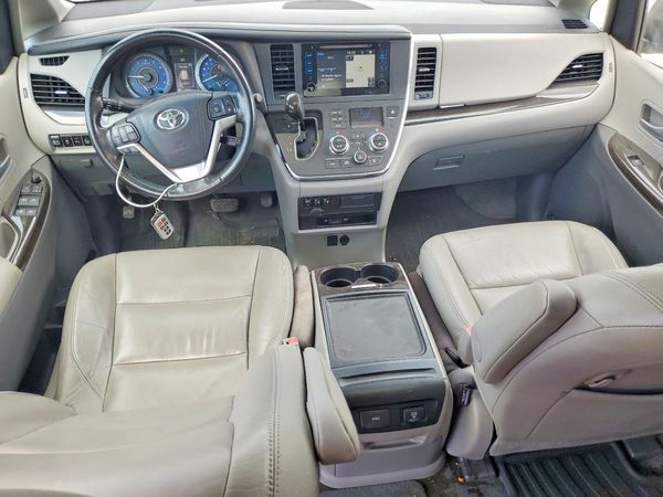2016 TOYOTA SIENNA