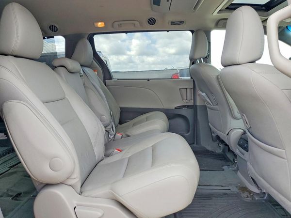 2016 TOYOTA SIENNA