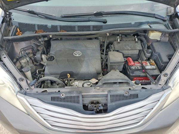 2016 TOYOTA SIENNA