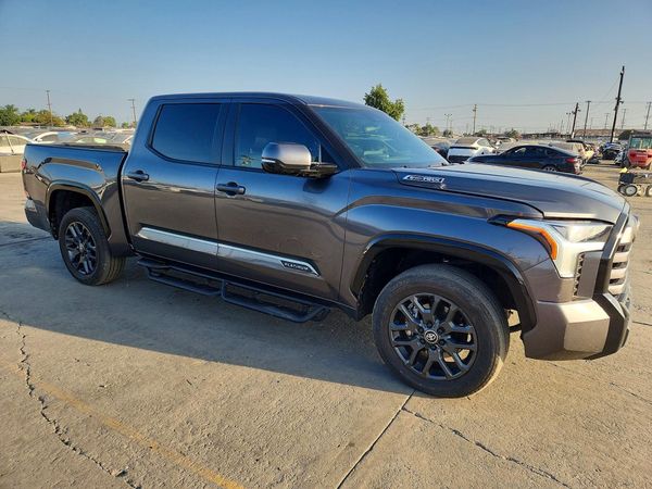 2025 TOYOTA TUNDRA Platinum