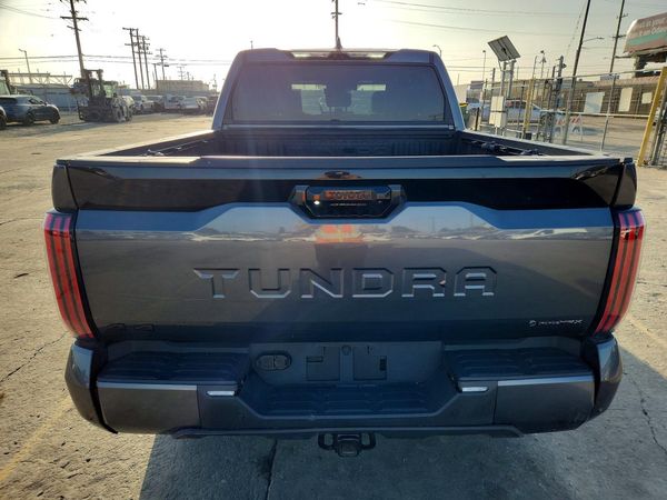 2025 TOYOTA TUNDRA Platinum