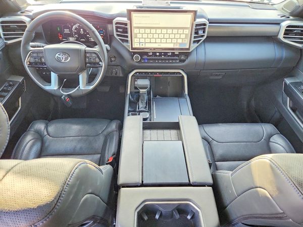 2025 TOYOTA TUNDRA Platinum