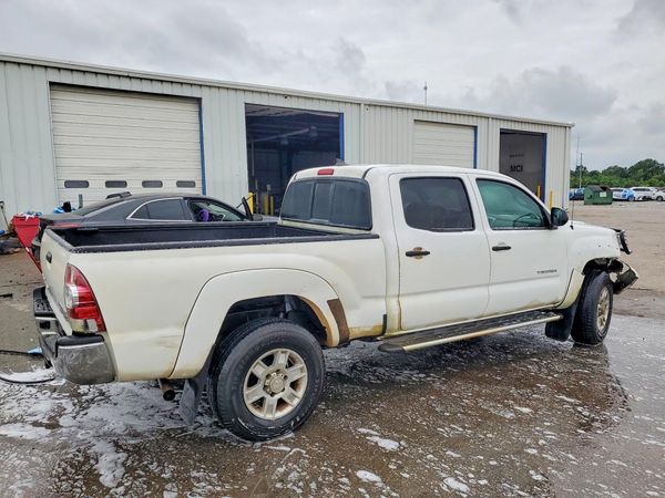 2014 TOYOTA TACOMA Delux Grade