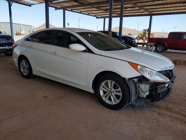 2013 HYUNDAI SONATA GLS/ GLS Popular — Passenger 3/4