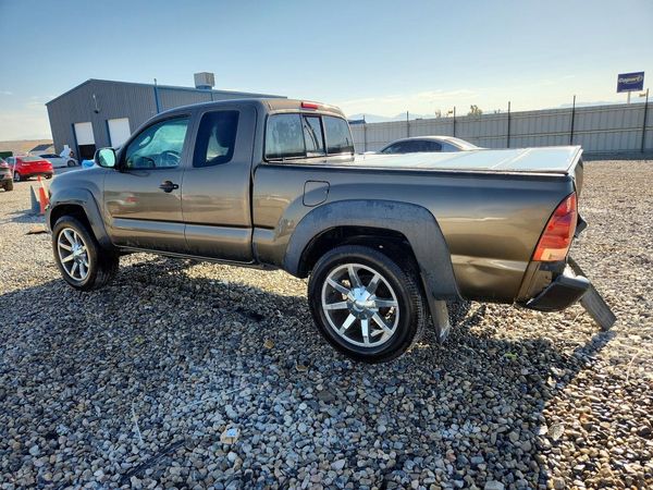 2015 TOYOTA TACOMA Delux Grade