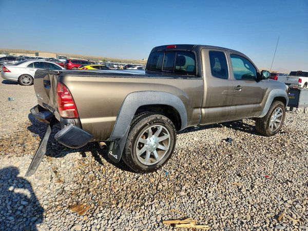 2015 TOYOTA TACOMA Delux Grade