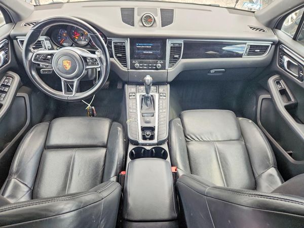2017 PORSCHE MACAN