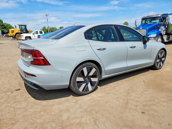 2024 VOLVO S60