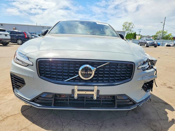 2024 VOLVO S60