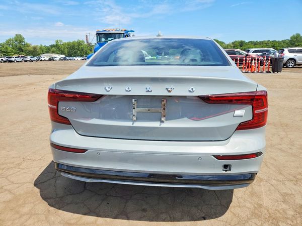 2024 VOLVO S60