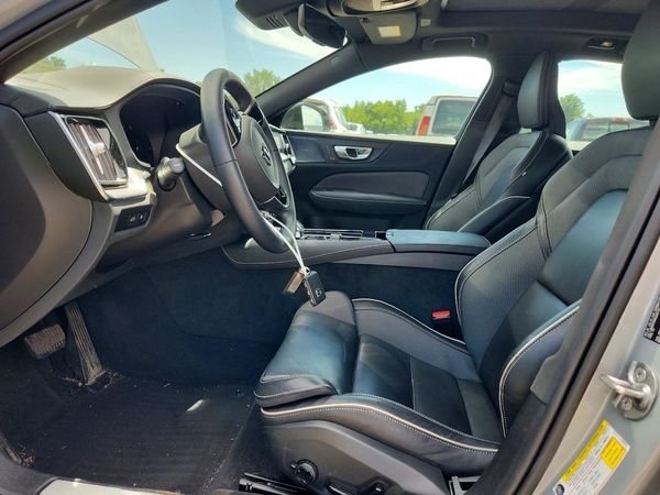 2024 VOLVO S60