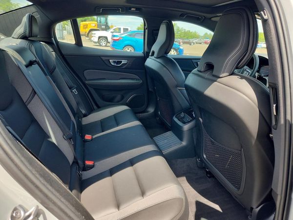 2024 VOLVO S60