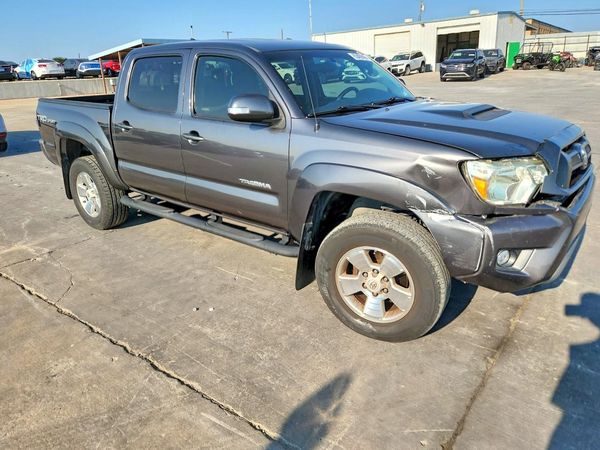 2015 TOYOTA TACOMA Delux Grade