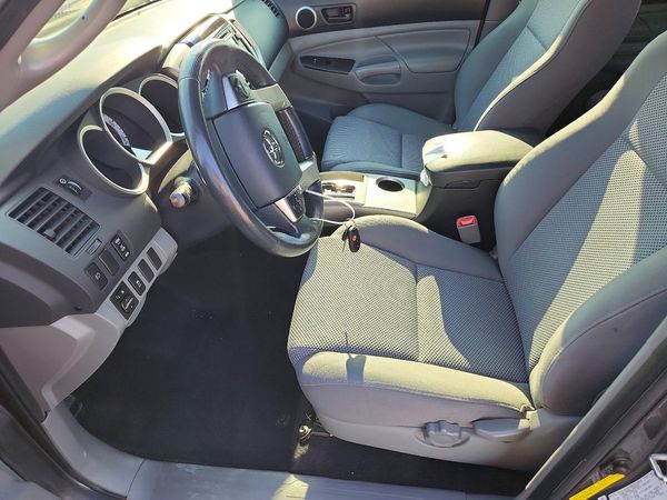 2015 TOYOTA TACOMA Delux Grade
