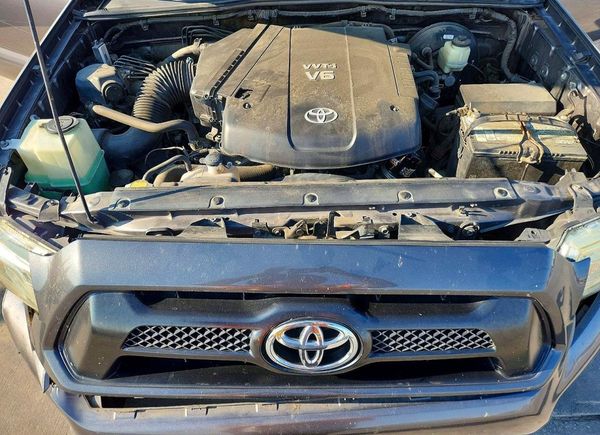 2015 TOYOTA TACOMA Delux Grade