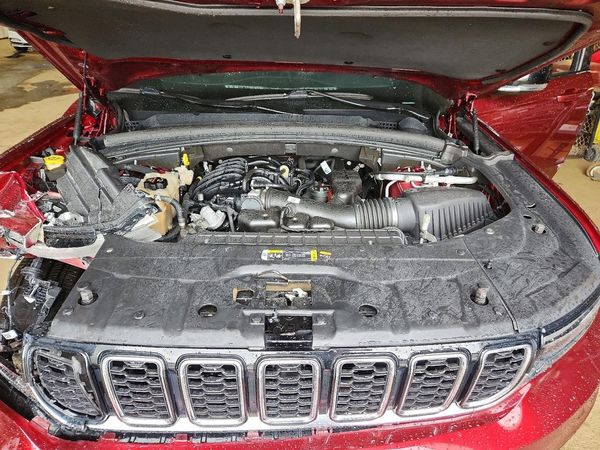 2023 JEEP CHEROKEE Limited — Engine bay