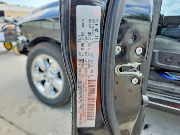 2016 RAM 1500 SLT — VINS