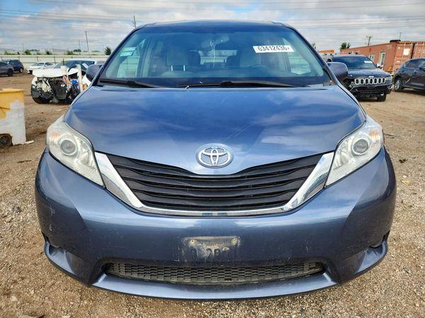 2015 TOYOTA SIENNA